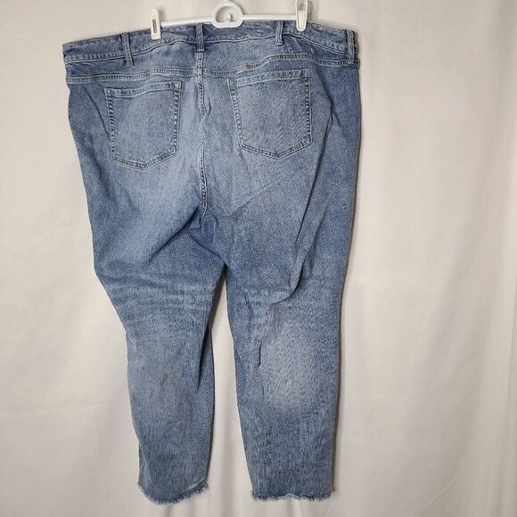 Torrid Crop Boyfriend Light Wash Distressed  Raw Hem Jeans sz 24 - Picture 4 of 4